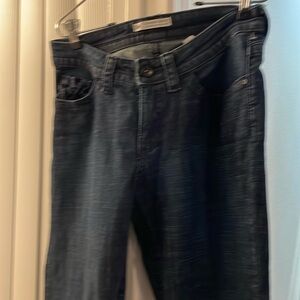 Cute jeans with details on the back